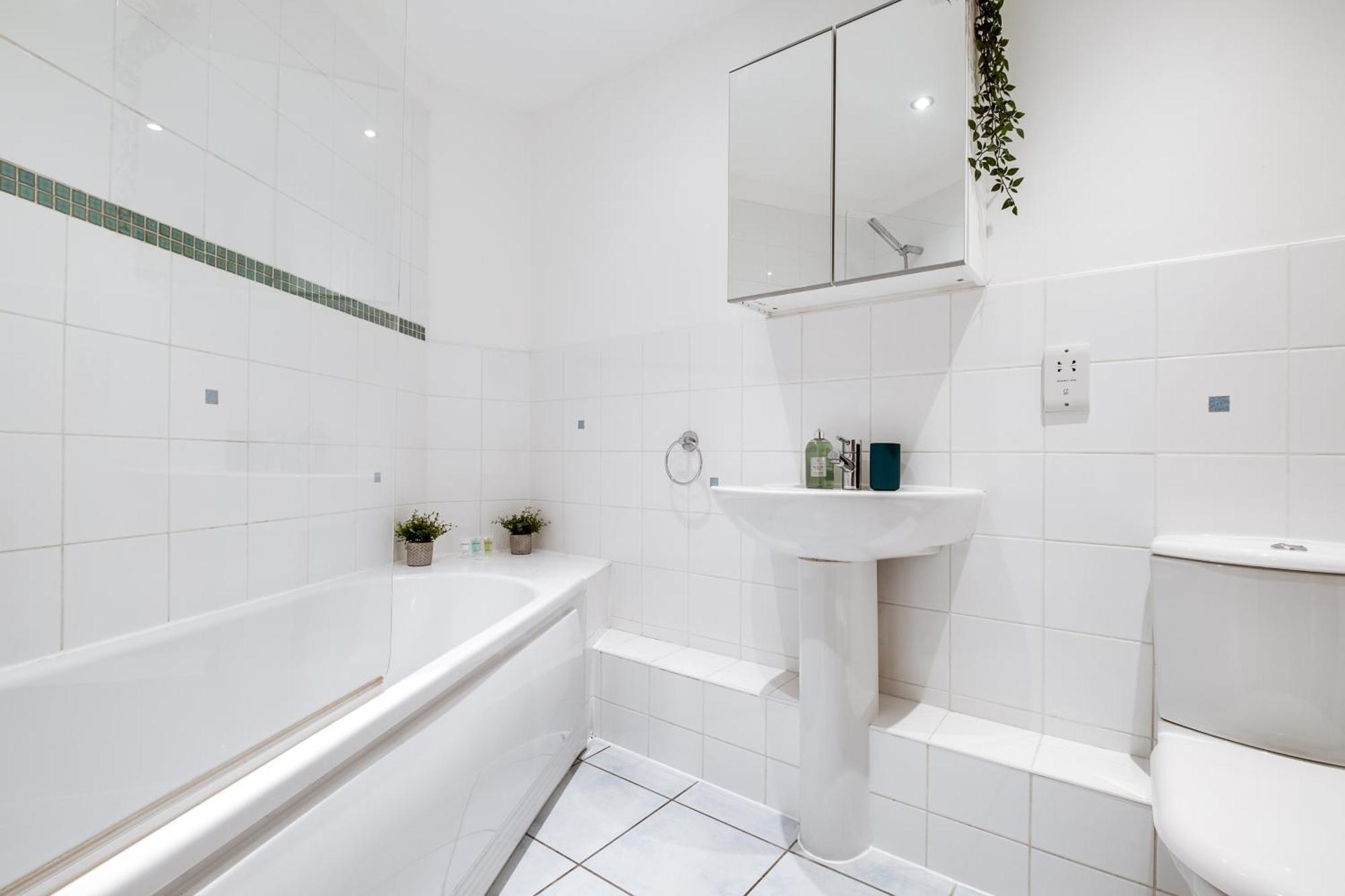 Pluxa Globe - Spacious Apartment In Jq With Parking Бирмингем Экстерьер фото